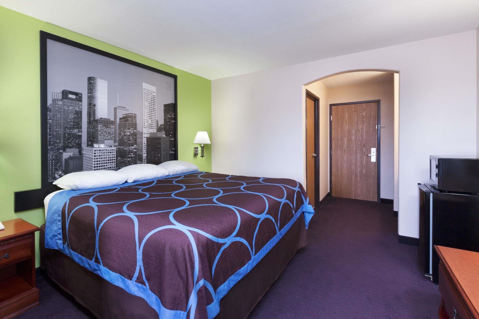 Super 8 By Wyndham Huntsville Bagian luar foto