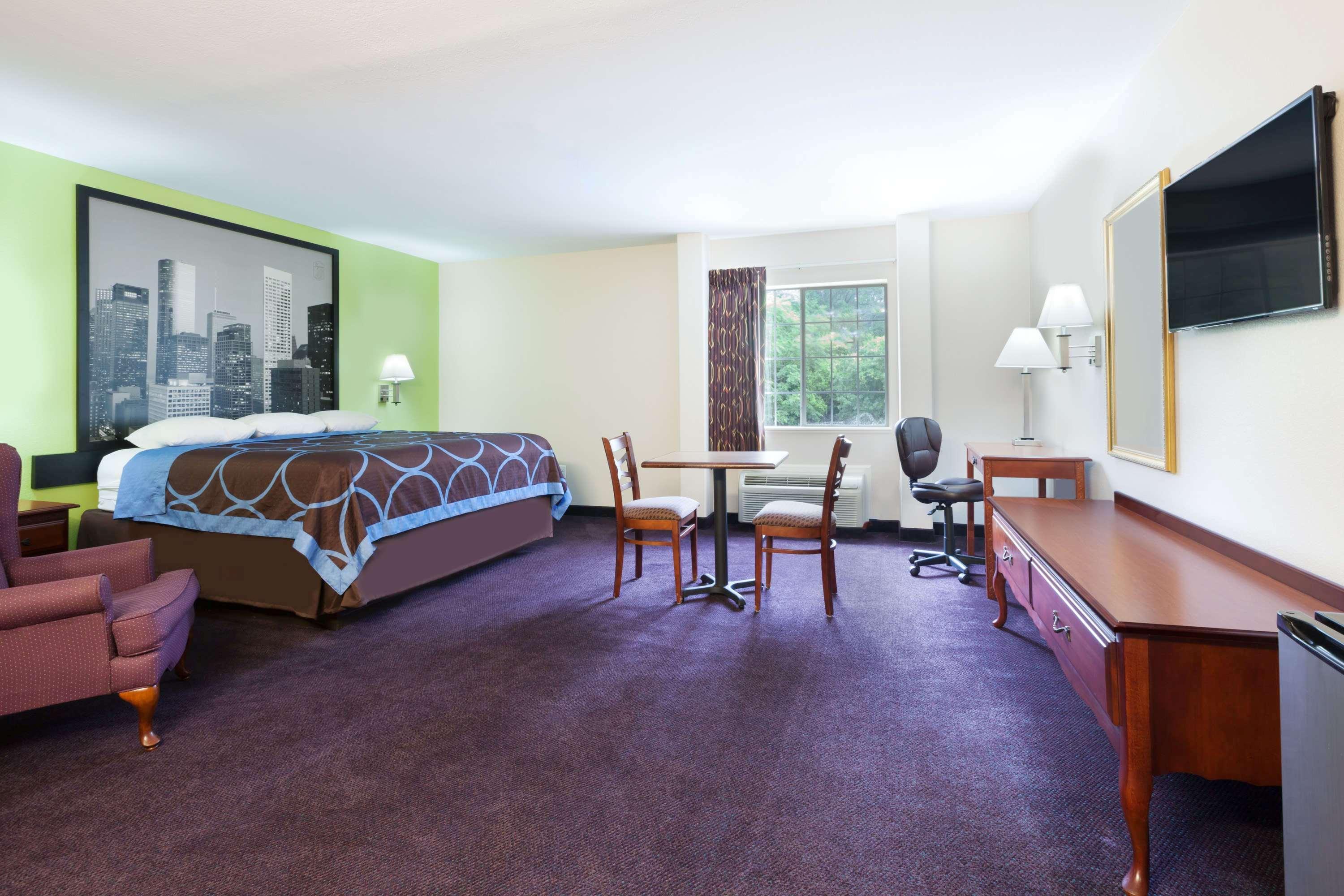 Super 8 By Wyndham Huntsville Bagian luar foto