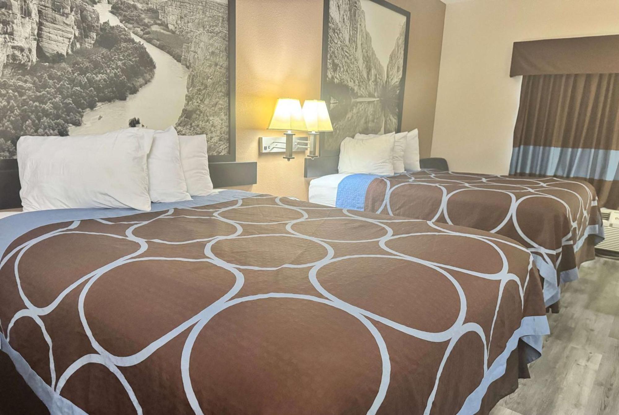 Super 8 By Wyndham Huntsville Bagian luar foto