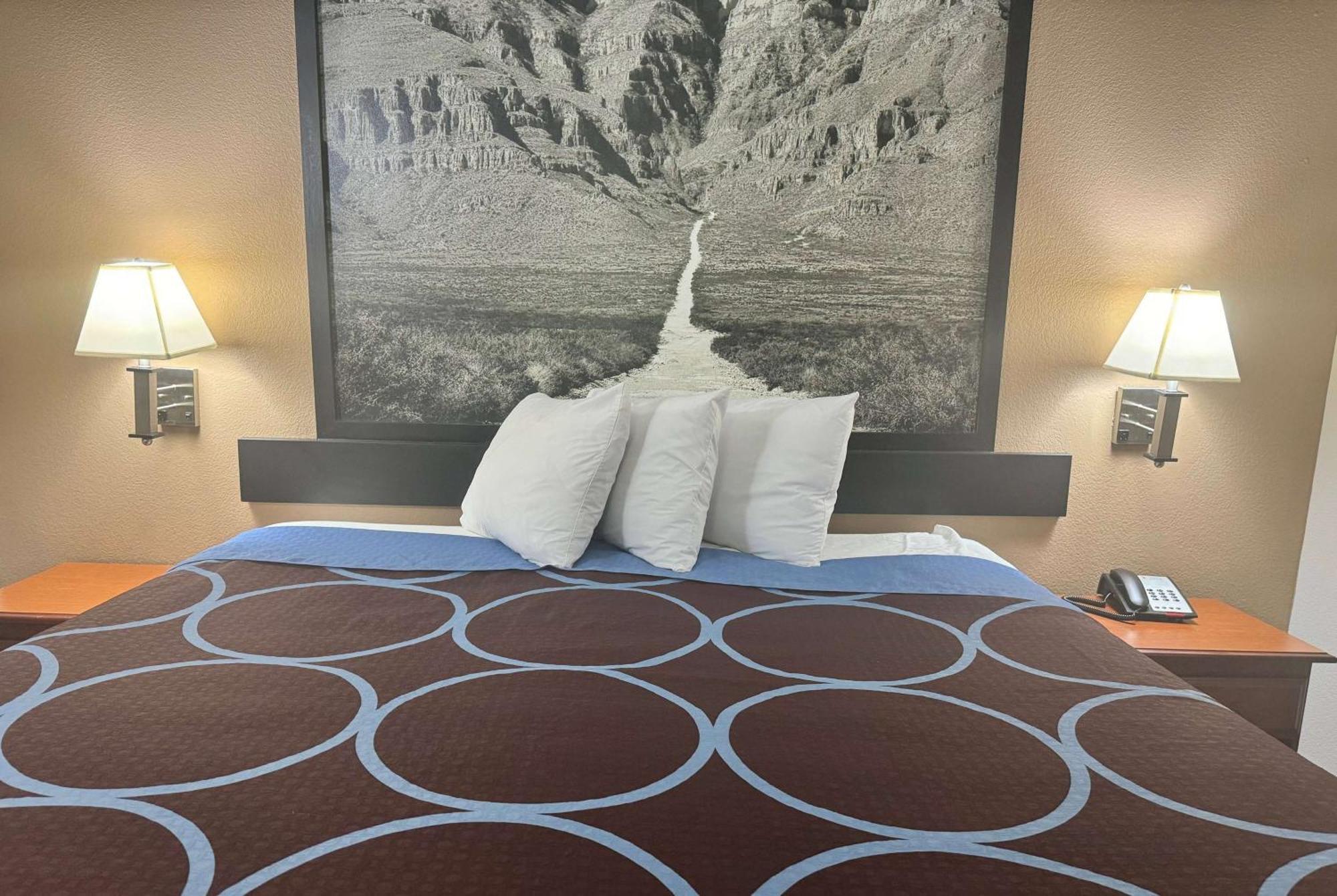 Super 8 By Wyndham Huntsville Bagian luar foto
