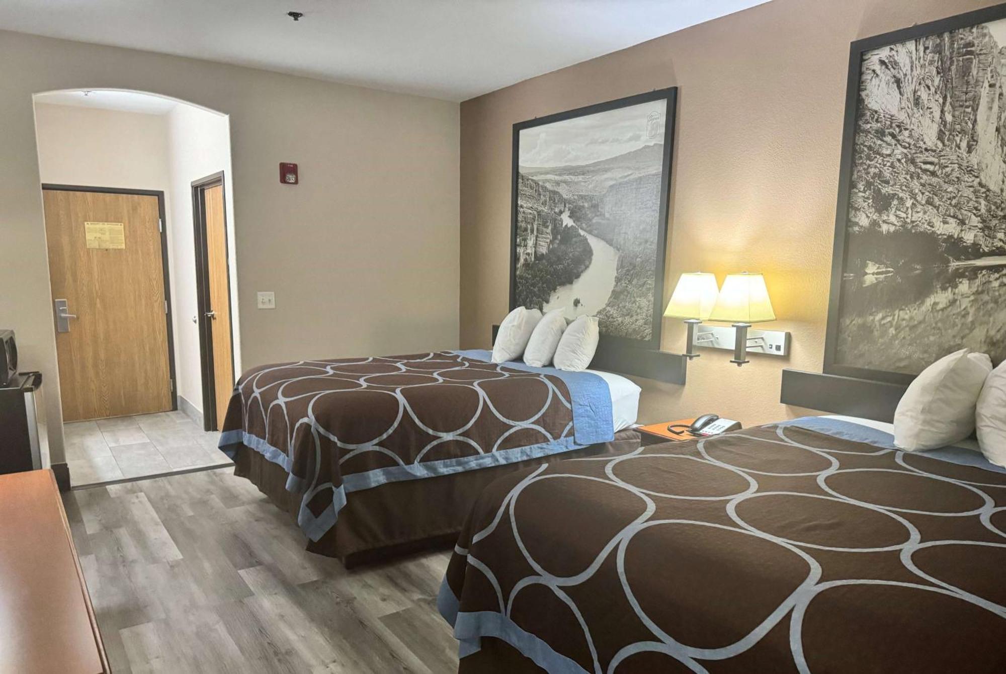 Super 8 By Wyndham Huntsville Bagian luar foto