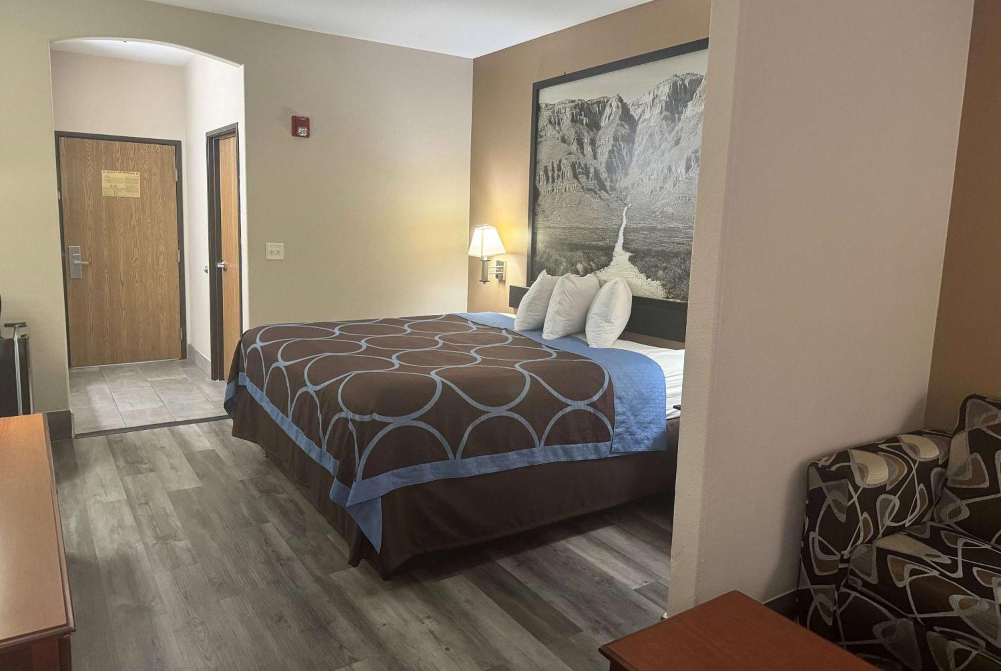 Super 8 By Wyndham Huntsville Bagian luar foto